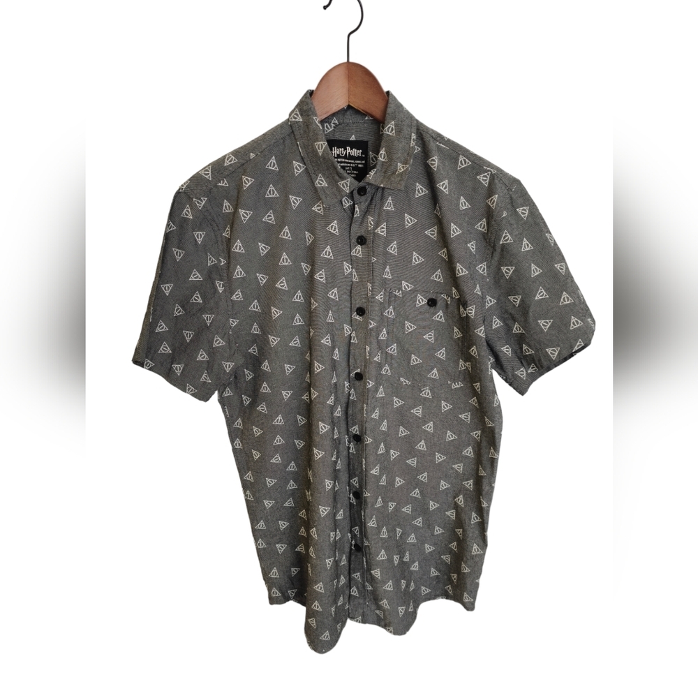 Harry Potter Gray Button Down Short Sleeve Shirt Deathly Hallows Print SZ Medium